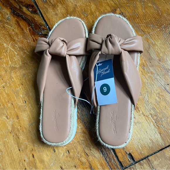 NWT Tan Slide Sandals - Picture 2 of 5